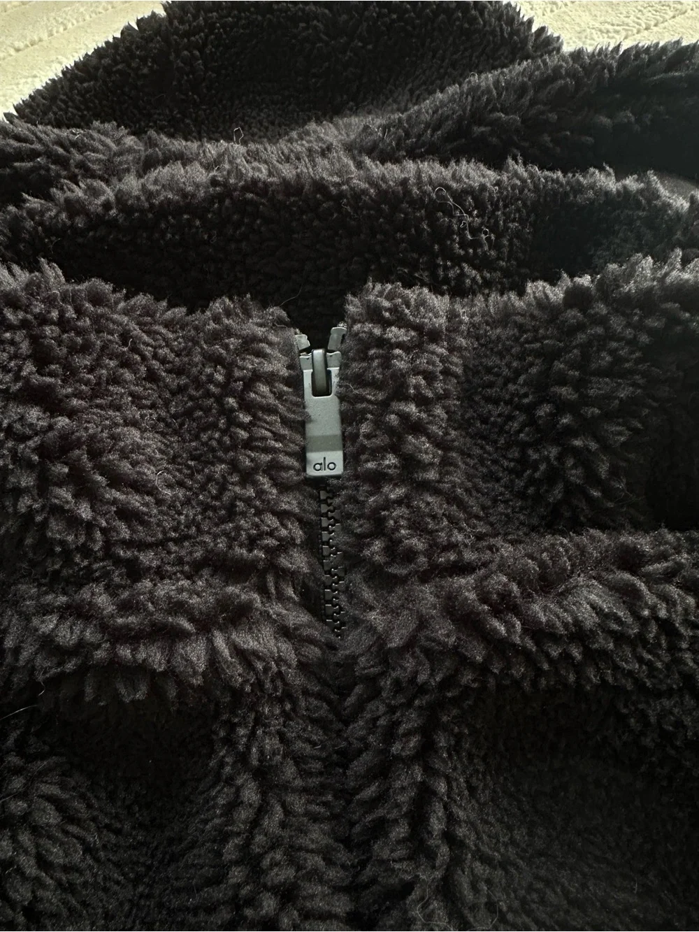 Alo | Foxy Sherpa Jacket | Black | Cropped